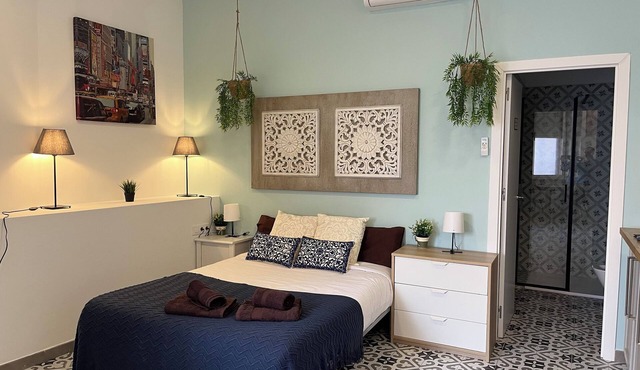 Studio bright 20' from Barcelona Center/10' walk to the beach/15' Forum Bcn