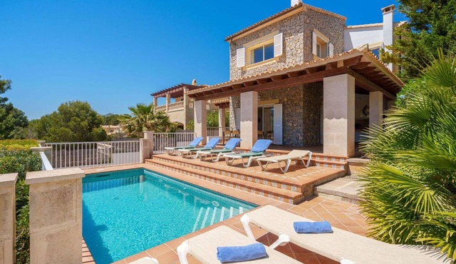 Stunning private villa for 8 guests with private pool, WIFI, A/C, TV, terrace and pets allowed