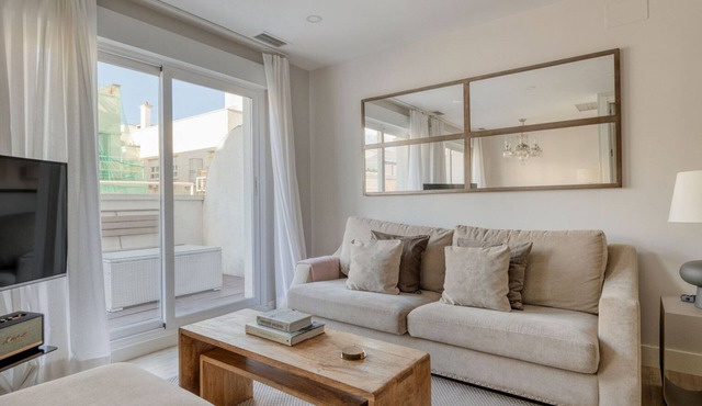 Sunny Lista 2BR w/Doorman, by Blueground