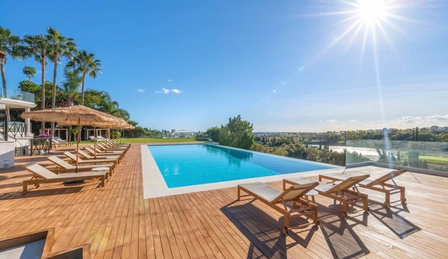 The Haven - Fourteen Bedroom Villa, Sleeps 32