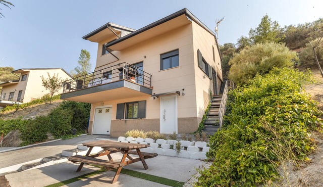 Villa 'Ana Esperanza - El Espinar' with Lake Views, Wi-Fi, and Air Conditioning