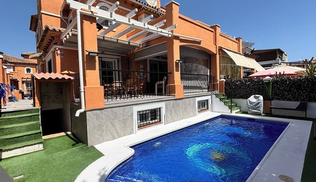 "Villa Ana" Semi-detached House in Playamar-Los Alamos Torremolinos with private Pool