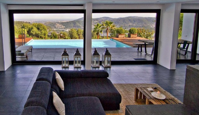 Villa Barcelona Infinity Pool Panoramic Views