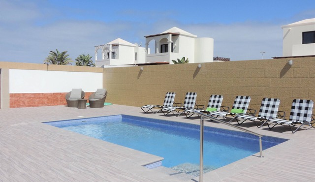 VILLA MEDINA 14 A SKY CHANNELS +PRIVATE HEATED POOL+PRIVACY+INTERNET+RELAX VILLA