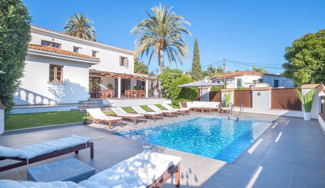 Villa 'Scandinavian Design' with Sea View, Wi-Fi and Air Conditioning