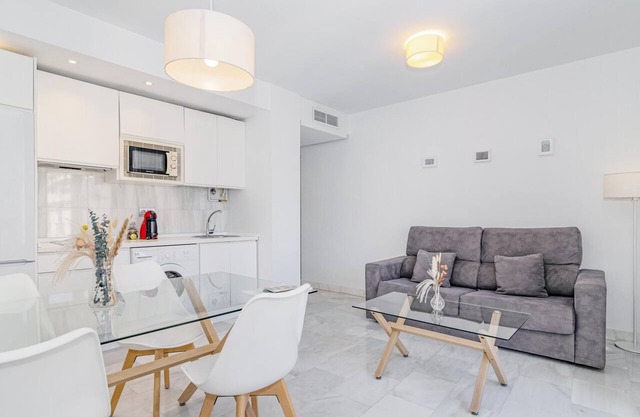 Spacious and modern Apartment with free parking in the heart of Granada 6