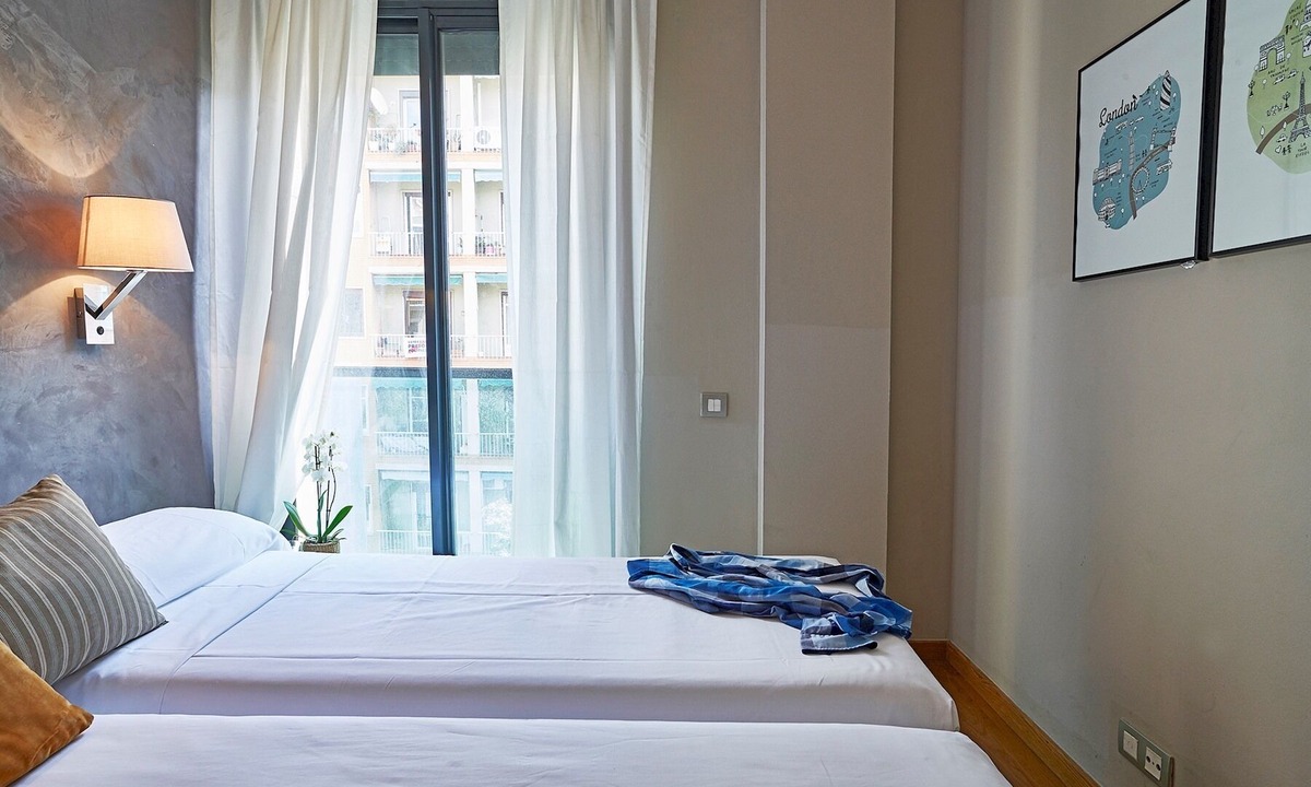 el Fort Pienc Apartment | Comfortable 2 bedroom Borne apartment with parking ideal for families