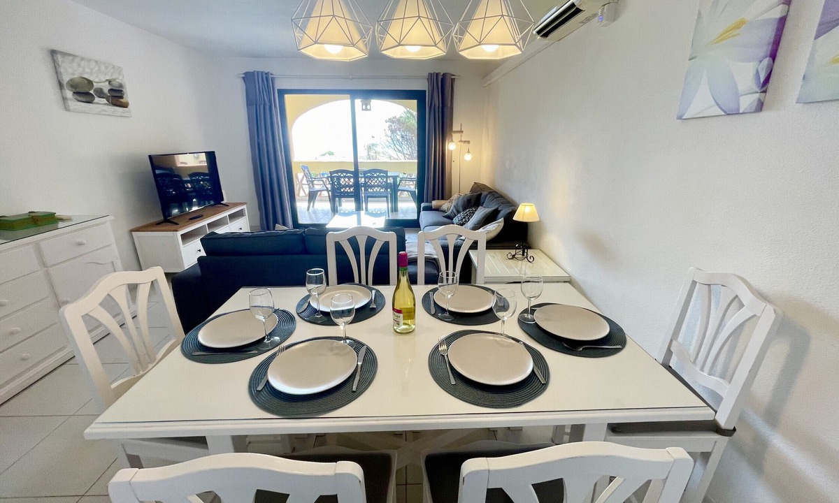 Sitio de Calahonda Apartment | 3 Bedroom Beachfront Apartment in Doña Lola Resort – Calahonda, Mijas Costa CS214