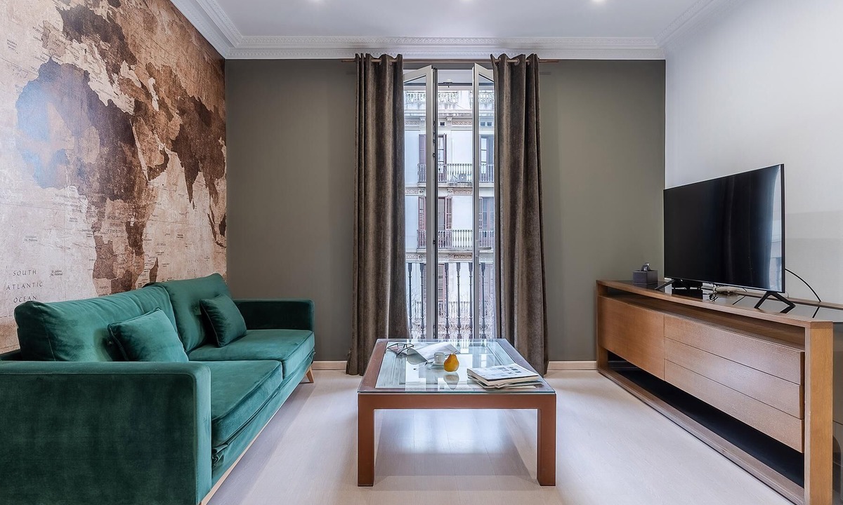 Eixample Apartment | In the heart of Eixample, in a pedestrian area, ideal for families.