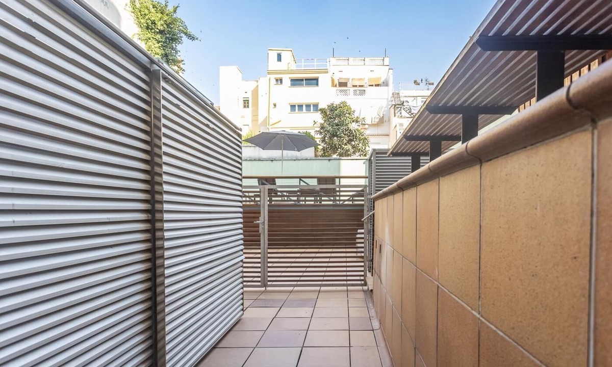 la Vila de Gracia Apartment | Loft near the Sagrada Familia 6 pax Pool & Terrace -WiFi free