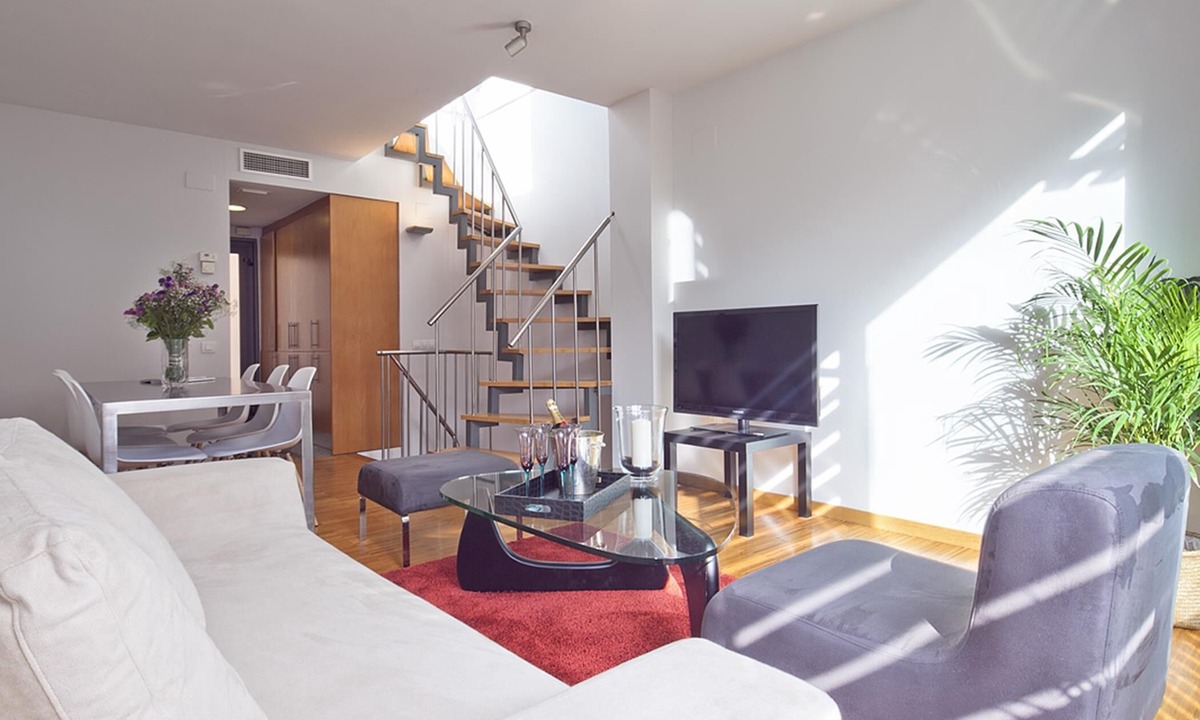 El Putget i Farro Apartment | Private Terrace Penthouse that Accommodates 6 guests near the center