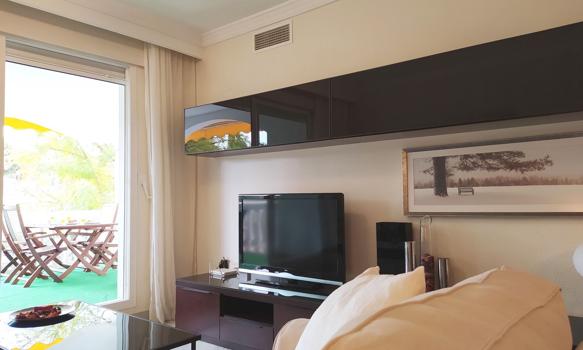 Marbella Apartment | Cozy apartment 10 minutes walk from Puerto Banus. Swimming pool. Parking
