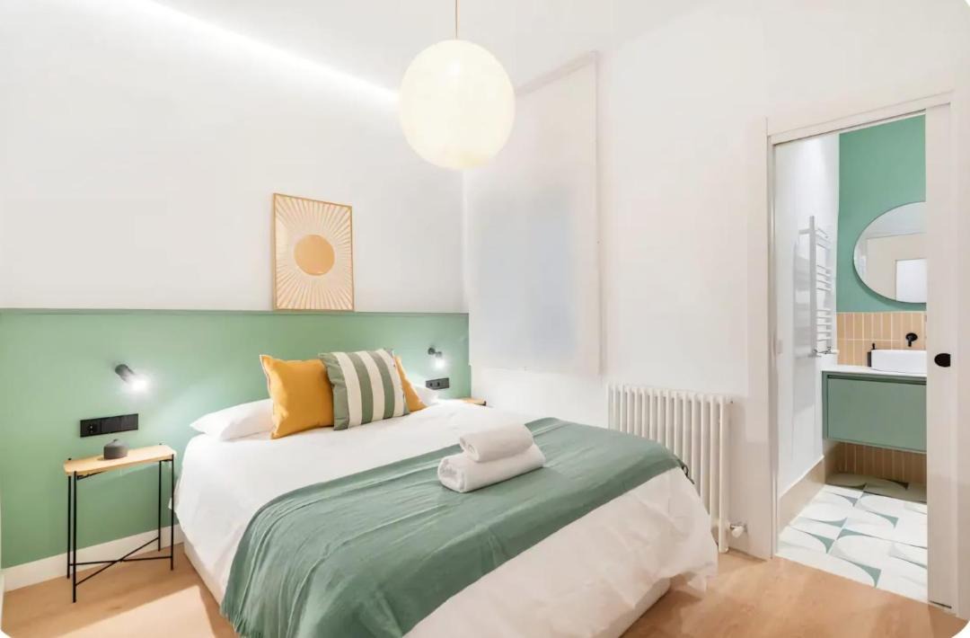 Justicia Apartment | Chueca Fuencarral - 5 Bdrms 5 Baths 12 pax