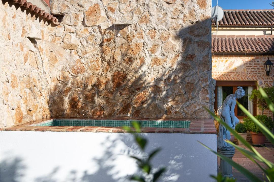 Castronuno House | Beautiful Alamedas, casa rural con jardín y alberca para familias y grupos