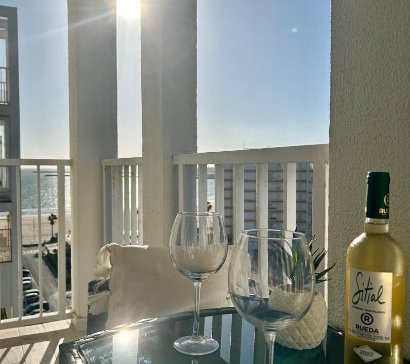 Valdelagrana Apartment | GATU Villa Salada, junto la playa, parking, terraza, aire acc, piscina, wifi Sólo familias o grupos mayores de 21 años