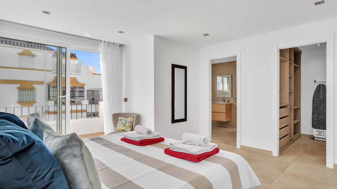 Photo of Bedroom in Golden Mile
