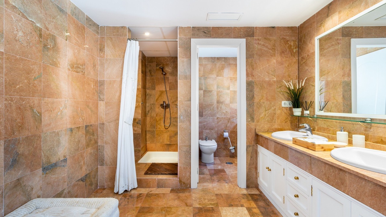 Photo of Bathroom in Golden Mile
