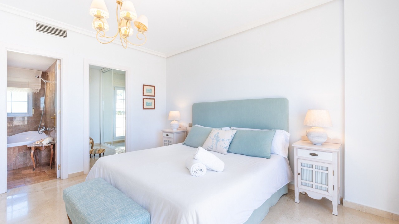 Photo of Bedroom in Golden Mile