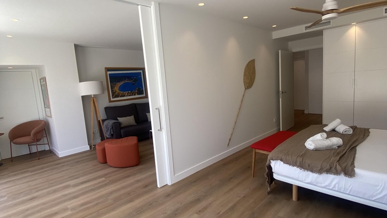 Photo of Bedroom in Golden Mile