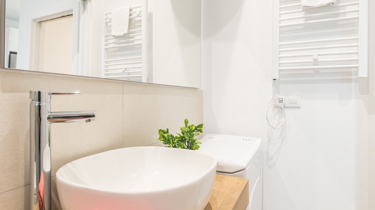 Photo of Bathroom in Trafalgar