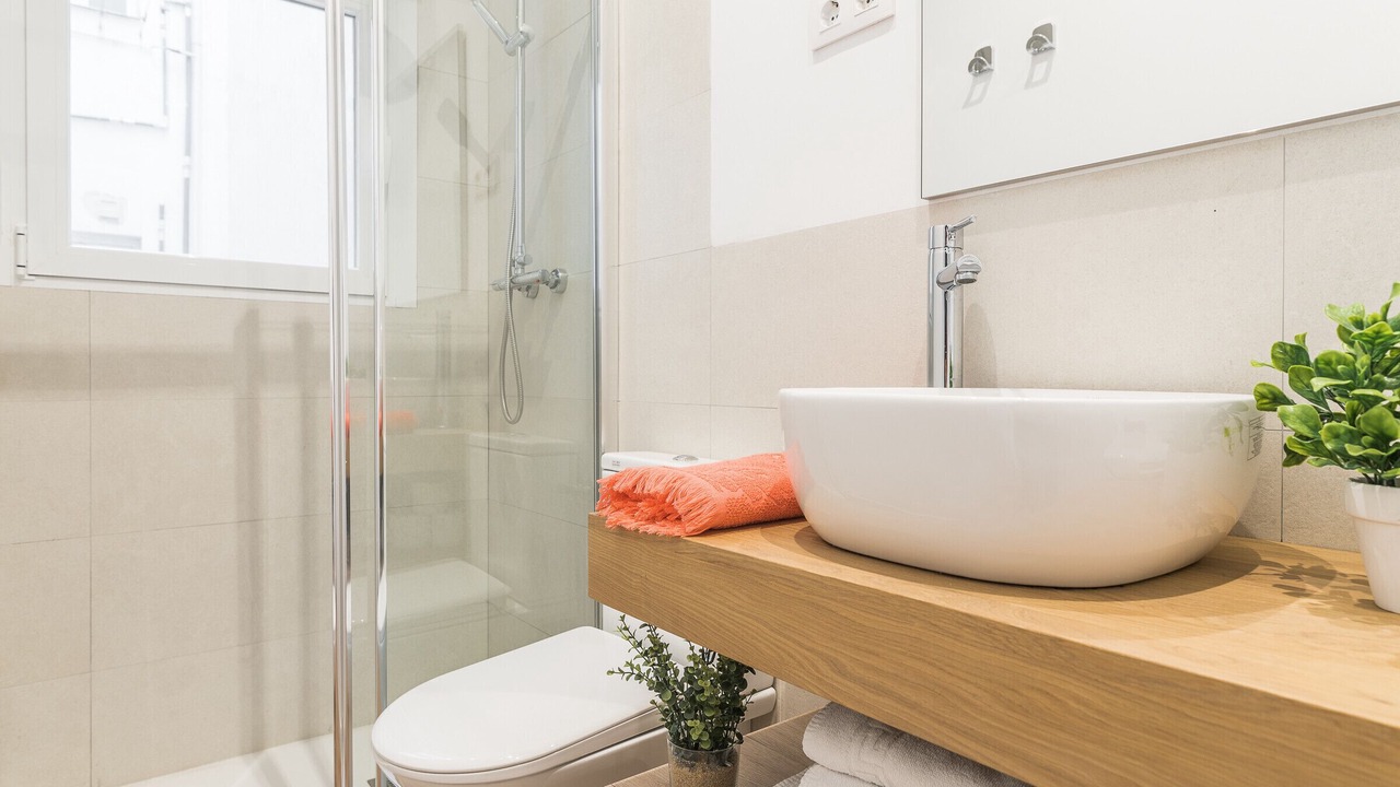 Photo of Bathroom in Trafalgar