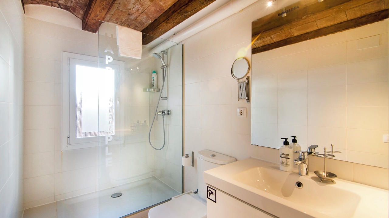 Photo of Bathroom in El Poble-sec