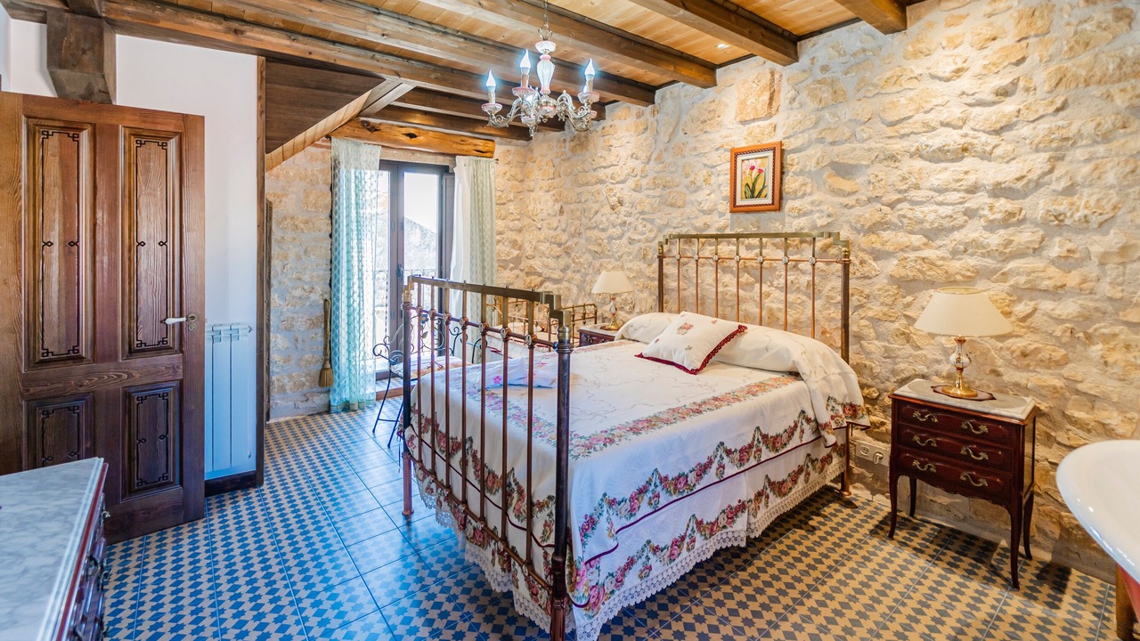 Photo of Bedroom in Moral de Hornuez