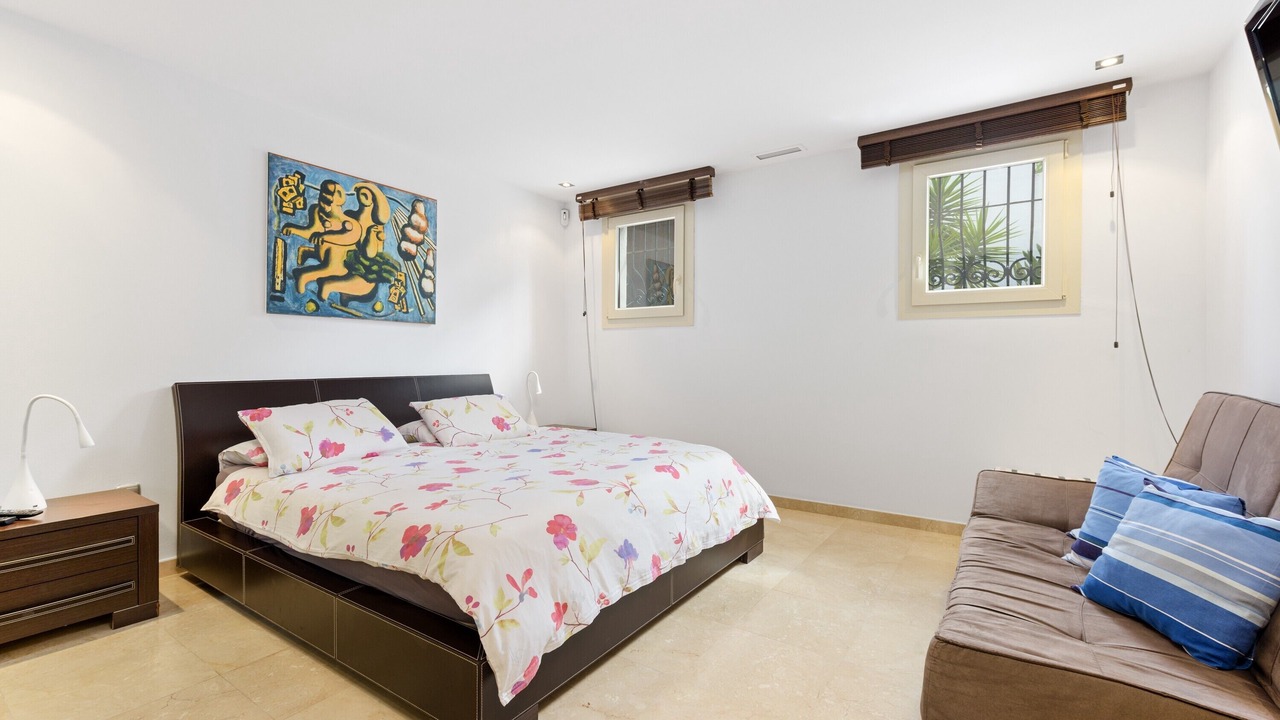 Photo of Bedroom in Golden Mile