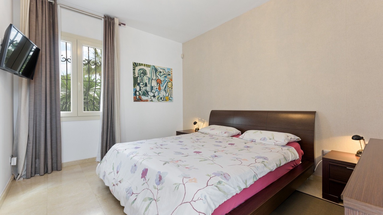 Photo of Bedroom in Golden Mile