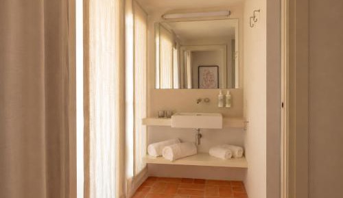 Design Room with Balcony