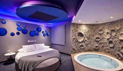 Deluxe Suite with Spa Bath