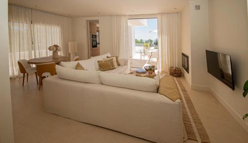 One-Bedroom Apartment with Balcony and Sea View