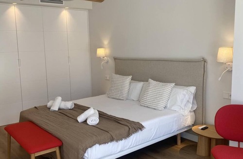 Golden Mile Apartment | Bright apartment on the second line of the beach, with a large terrace