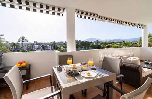 Puerto Banus Apartment | Apartment in Playa Rocío for 6 people | 220
