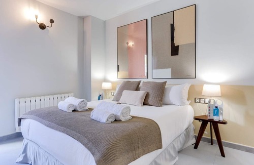 Hostafrancs Apartment | Sweett | Callao I - Three Bedroom Apartment, Sleeps 7