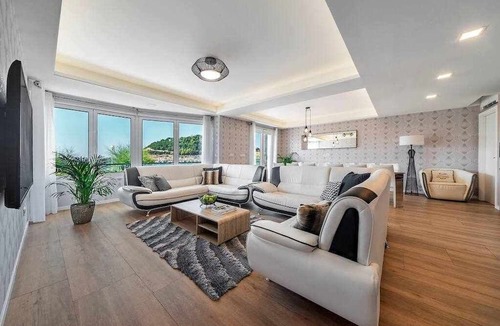 San Sebastian Centro Apartment | La Concha Beach Deluxe by DonosRent