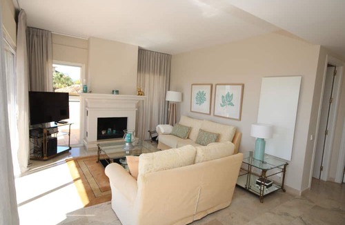 Elviria Apartment | Wonderful penthouse with amazing sea-and golf views in Marbella´s Elviria Hills