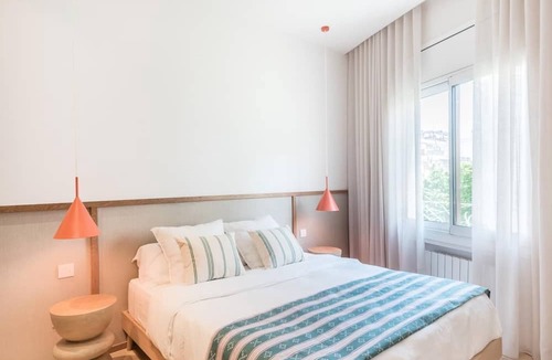 El Guinardo Apartment | Mediterranean home with 4 bedrooms and 3 bathrooms