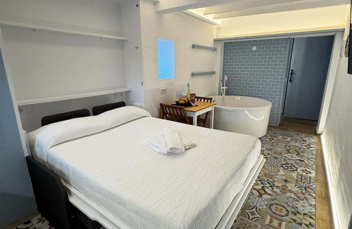 Villajoyosa Apartment | Viura Harbor's Light