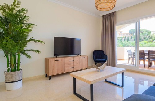 Elviria Apartment | Cubo's Apartamento Santa Maria Green Hills 3B/community pool/free parking/close to beach