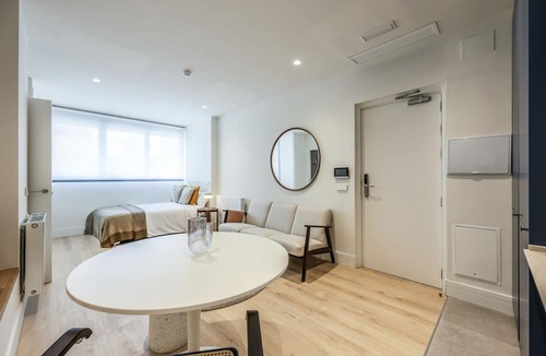 Puerta del Angel Apartment | Modern studio near the Royal Palace 01