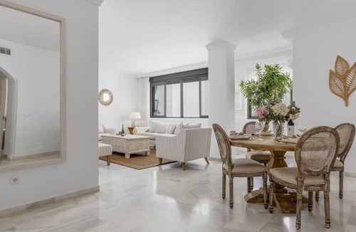Puerto Banus Apartment | Apartment in Playas del Duque for 4 people | Casa Cadiz 208