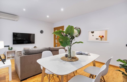 el Camp d'en Grassot i Gracia Nova Apartment | Charming 2-Bedroom Apartment in the Heart of Gràcia – Ideal for 4 Guests