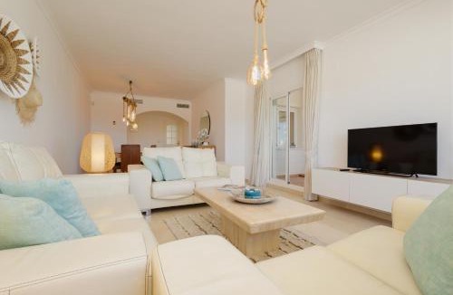 Elviria Apartment | Holiday apartment with private terrace, just 10 minutes by car from Elviria Beach, Marbella