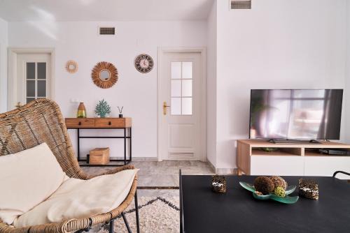 MARBELLA BANUS SUITES - Banús - Premium 2BR - 2BA - Outdoor Balcony - Pool - Opposite ME Marbella Hotel - Walk to Beach - Near Puerto Banús Marina & El Corte Ing Luxury Shopping - Ideal for Families - Quiet Community