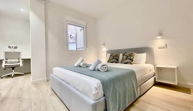 Charming Latina Village - Two-bedroom apartment