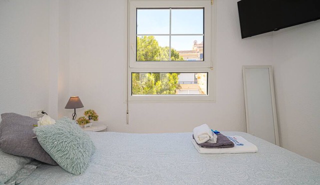 Apartment 3D Albi by Beach with Shared Pool & Wi-Fi