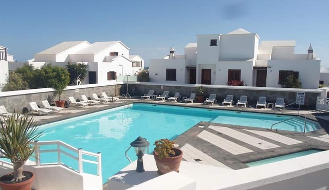 Super apartment. Fantastic private complex directly by the sea/pool/glass fibre internet