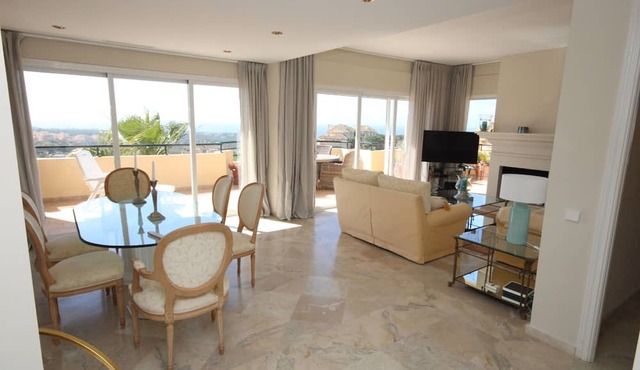 Wonderful penthouse with amazing sea-and golf views in Marbella´s Elviria Hills
