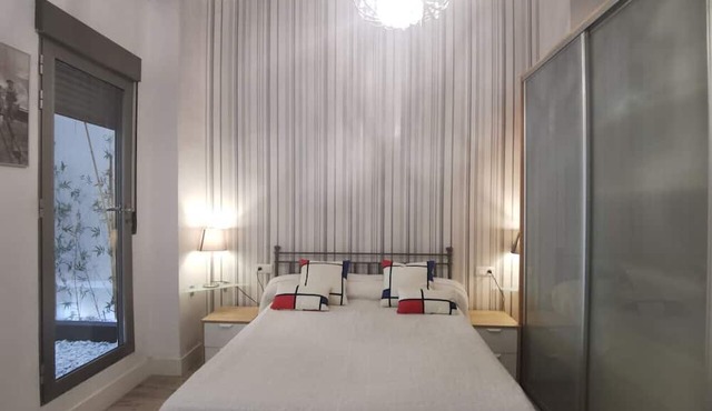 LUXURIOUS APARTMENT WITH WIFI PRIVATE SUNNY TERRACE & JACUZZI IN THE CITY CENTER